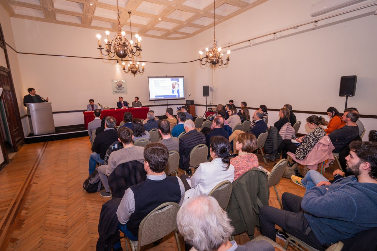 Presentación institucional de Qualis Fidelis ante una audiencia